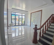 Cho thuê nhà 4 ngủ khép kín Văn Cao  80m2 , có thang máy.