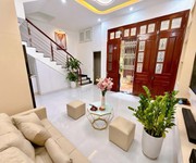 1 Bán nhà thịnh quang 31m2. 5 tầng. mặt tiền 4m. giá 7.75 tỷ đống đa hà nội