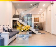 Nhà 1 trệt 1 lầu thiết kế hiện đại, có sân trước và giếng trời sau, thoáng sáng cả ngày Nhà 1 trệt 1 lầu thiết kế hiện đại, có sân trước và giếng trời sau, thoáng sáng cả ngày