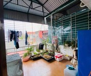 3 Cô hoà sống một mình trong căn nhà tân mai rộng quá, giờ muốn bán để chuyển về ở cùng con gái.  dt