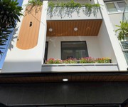 Bánnhà mt dương quảng hàm 60m, 3tầng btct, đường26m có vỉa hè   16tỷtl