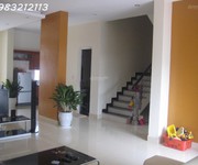 2 Bán biệt thự sân vườn mặt tiền 10,5m x 23m, dt 215m2  sử dụng 239m2  3 tầng, sổ đỏ cc