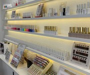 2 Sang nhượng tiệm nail mới đầu tư mặt tiền đường huỳnh văn bánh, phú nhuận