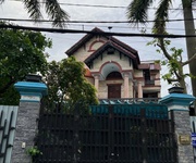 Biệt thự sân vườn  đại gia   19.8x25  mặt tiền đường ngay công viên phần mềm quang trung.