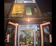 nhà đẹp 3 tầng   gần làng đh thủ đức   giá chỉ 4.95 tỷ   khu sầm uất, thuận tiện an cư