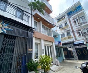 Bán gấp nhà hẻm nguyễn thị thập, q7: 40m2, 2 tầng, sh, giá chỉ 5.8 tỷ