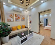 Tập thể chùa láng dt 100m giá 4,5 tỷ,ô tô đỗ chân tòa,lô góc,3 mặt thoáng,ngõ thông