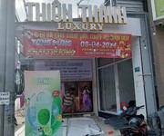 1 Cần sang lại mặt bằng đã được decor thành shop thời trang có thể bán thời trang nam, nữ, hoặc đồ bộ