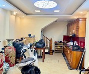 Bán nhà hào nam 30m2. 6 tầng. mặt tiền 3.9m. giá 9.65 tỷ đống đa hà nội