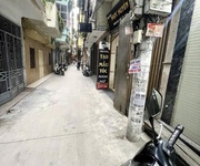 Mặt ngõ kinh doanh tấp nập - ô tô ra vào thoải mái - trung tâm đống đa