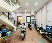 Cần bán nhà có sổ đỏ đường đê la thành, 72.5 m  x 5 tầng, giá 17.5 tỷ