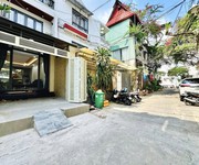 Cần bán nhà khu ẩm thực phan xích long