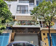 Mặt ngõ phạm tuấn tài - to hơn phố - thang máy - vỉa hè xe con hạn chế hoạt động - ngõ thông.