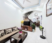 Bán nhà nguyễn đình hoàn 40m x 4 tầng-10,9 tỷ nhà dân xây,lô góc,ngõ ba gác tránh,gần phố