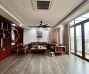 Thơm  mp trung hòa nc - tòa nhà 8t thang máy - 123m mt 8m - lô góc view hồ