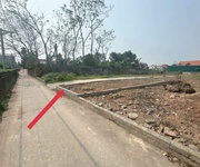 Bán lô đất 2 mặt tiền ô tô đỗ cửa đường thông ô tô tự nhiên - thường tín