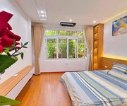 Bán nhà tập thể tầng 2  trần quốc hoàn dt 90m 3 ngủ 2 wc lô góc giá 5,250 tỷ