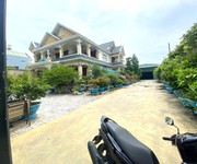 Bán biệt thự sân vườn mặt tiền giá rẻ dĩ an - bình dương