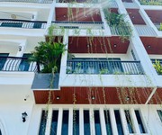 Phẩm xe hơi ngủ thang máy xịn xò trong nhà phân khúc  tren 7 tỏi