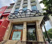 Bán tòa ks 8 tầng, mặt phố nguyễn hoàng. dt 234m2, mt 10m. vị trí đắc địa. giá 178 tỷ. lh: