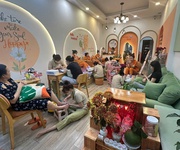 Sang nhượng tiệm nail   spa phường 13 , quận 10   mặt bằng đẹp 1 trệt 2 lầu, sân thượng