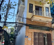 Cho thuê nhà 3 tầng   ô tô đỗ cửa