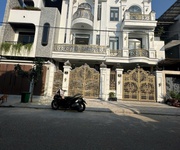 1 Nhà 3 tầng mới đẹp, nam hoà xuân, gần lô góc và nhìn sang đảo nổi kim cương. 1 Nhà 3 tầng mới đẹp, nam hoà xuân, gần lô góc và nhìn sang đảo nổi kim cương.