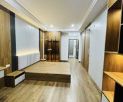 Hiếm phân khúc nhỉnh 10 tỷ phố sài đồng 38m2 7 tầngthang máy, ô tô tránh