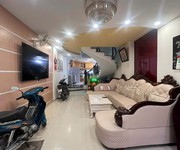 xe hơi đậu cửa nguyễn thị tần  p2q8 / 4,2m x 26m   106,2m2 đất