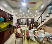 Bán nhà thịnh liệt mới 4 tầng long lanh 2 thoáng phân lô ô tô dừng đỗ ngày đêm hoàng mai