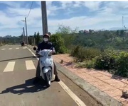 Bán lô đất 128m    ngang 5m, nở hậu 5.3m   thuộc  đường tứ quý - xã lộc a - huyện bảo lâm - lâm