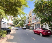 Nhà 3 tầng mới hiện đại có thang máy tiện nghi trong khu đô thị văn minh ở nha trang.