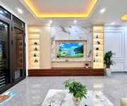 nhà trung văn hiếm có thang máy full nội thất gia đình đông người  đt 0972.078.667