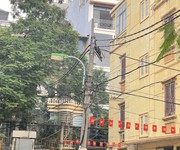 Cho thuê nhà nguyên căn 6 tầng, thang máy, mặt phố Hoa Bằng, giá thuê 20tr