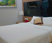 Bán khách sạn mặt phố hàng buồm, 80m2, 5 tầng, mặt tiền 5.4m, 77.8 tỷ, cho thuê 120tr/tháng