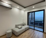 Bán căn hộ 3 ngủ giá siêu tốt tầng trung ban công hướng đông nam thoáng mát, view bể bơi