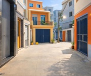 Nhà bán khu trung tâm tân bình - cấp 4 lô góc hồng lạc, dt 70m