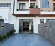 Bán Nhà Lầu Đẹp RỰC RỠ Có sân đầu xe hơi-Vị Trí Vàng Sát Bên Chợ Cũ Mỹ Tho