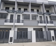 Nhà phố sổ sẵn liền kề bệnh viện quốc tế giá chỉ 2,1 tỷ