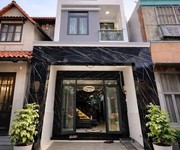 Bán nhà quận 7   kế phú mỹ hưng   xe hơi sát cửa - 7,99 tỷ