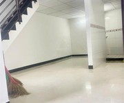 Căn nhà tập thể 74b quang trung, hẻm 2,4m   cách biển trần phú: 450m. giá: 2,150 tỷ