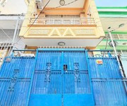 Siêu phẩm mới xuất hiện - 2 lầu   sân thượng trước - vị trí mặt tiền kinh doanh - xe hơi chạy tới