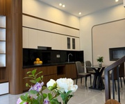 Chính chủ cần bán căn nhà 3 tầng vị trí đẹp, trung tâm thành phố.