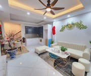 Nhà phố định công dt 42m2 x5t,mới,đẹp,ngõ rộng,ở luôn,giá 7.25 tỷ,sđcc