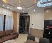 Bán nhà  chính  chủ- trung tâm  cầu  giấy- giá đẹp nhất- tặng nội thất- thang máy-5 tầng  49m2- ô