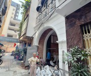 Xe hơi ngủ trong nhà - chủ nhiệt bán nhà 4 tầng ngay chợ bên thành - đường thủ khoa huân, quận 1