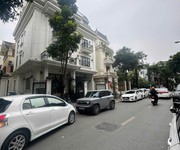 Bán  biệt thự siêu vip -mặt phố xuân thuỷ - 190 m2 x 4t - mặt tiền 14m - kinh doanh đỉnh - view