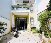 Nhà 2 tầng mới cứng-94m2 ngang 6mét-sân đậu ô tô. giáp tân bình-nhỉnh 6 tỷ.