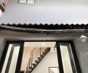 Nhà cách chỗ đậu oto vài bước chân hưng phú p10q8