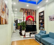 Nguyễn đình hoàn cầu giấy 35m x4 tầng 9,3 tỷ 30m ô tô tránh,ngõ thông